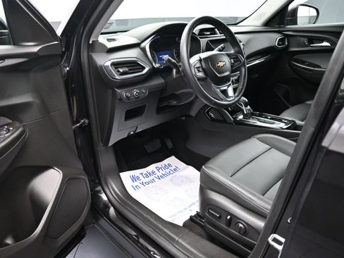 Used 2021 Chevrolet TrailBlazer LT w/ Premium Seating Package AWD/4WD image 9