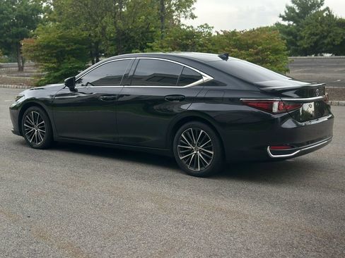 Used 2022 Lexus ES 300h w/ Premium Package FWD image 5