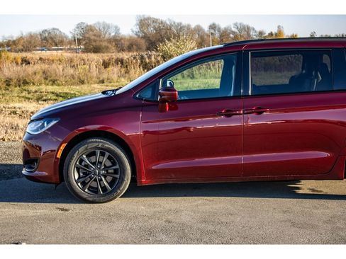 Used 2020 Chrysler Pacifica Touring-L w/ Advanced Safetytec Group image 40