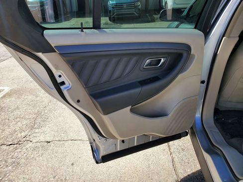 Used 2010 Ford Taurus SEL FWD image 15