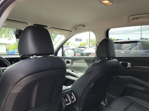 Used 2024 Kia Sorento S FWD image 13