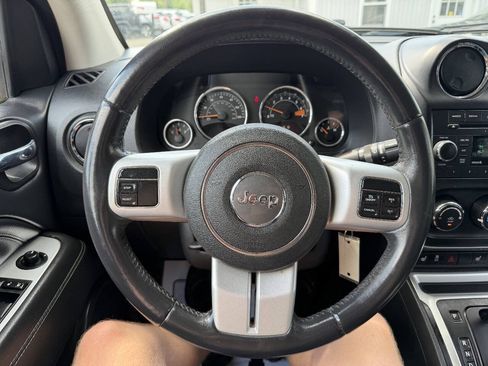 Used 2017 Jeep Compass Latitude AWD/4WD image 12