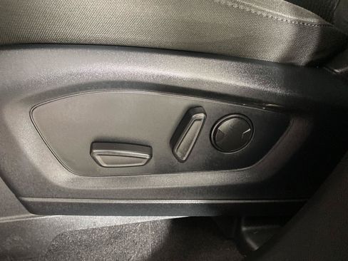 Used 2023 Ford Explorer XLT AWD/4WD image 23