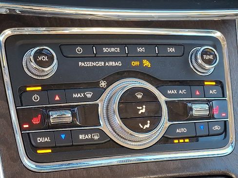 Used 2019 Lincoln Continental Premiere image 15