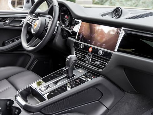 Certified 2026 Porsche Macan AWD/4WD image 62
