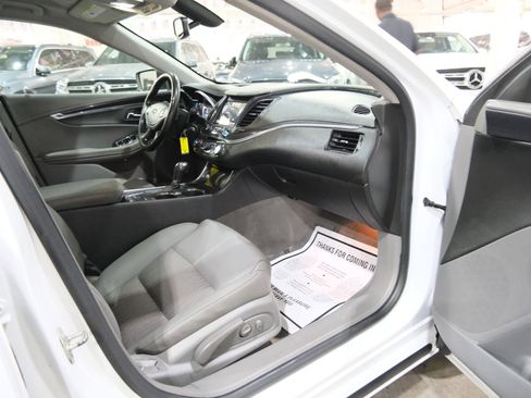 Used 2015 Chevrolet Impala LT w/ Convenience Package image 30