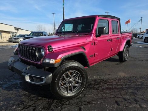 Used 2024 Jeep Gladiator Sport image 2