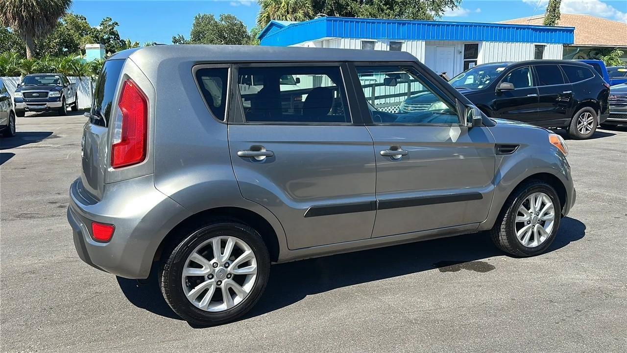 Used 2013 Kia Soul + FWD image 4