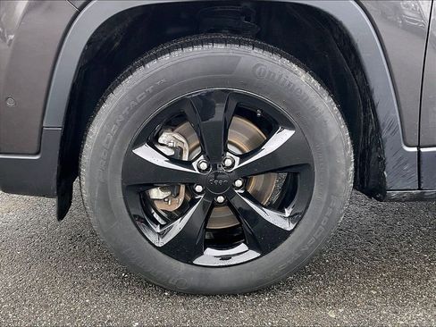 Used 2023 Jeep Cherokee Altitude Lux image 7