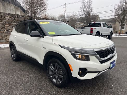 Certified 2023 Kia Seltos S w/ Navigation Package image 6