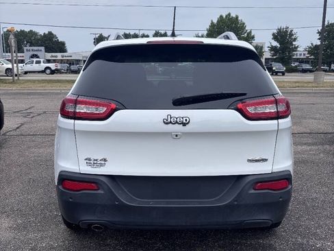 Used 2018 Jeep Cherokee Latitude w/ Safety Group AWD/4WD image 11