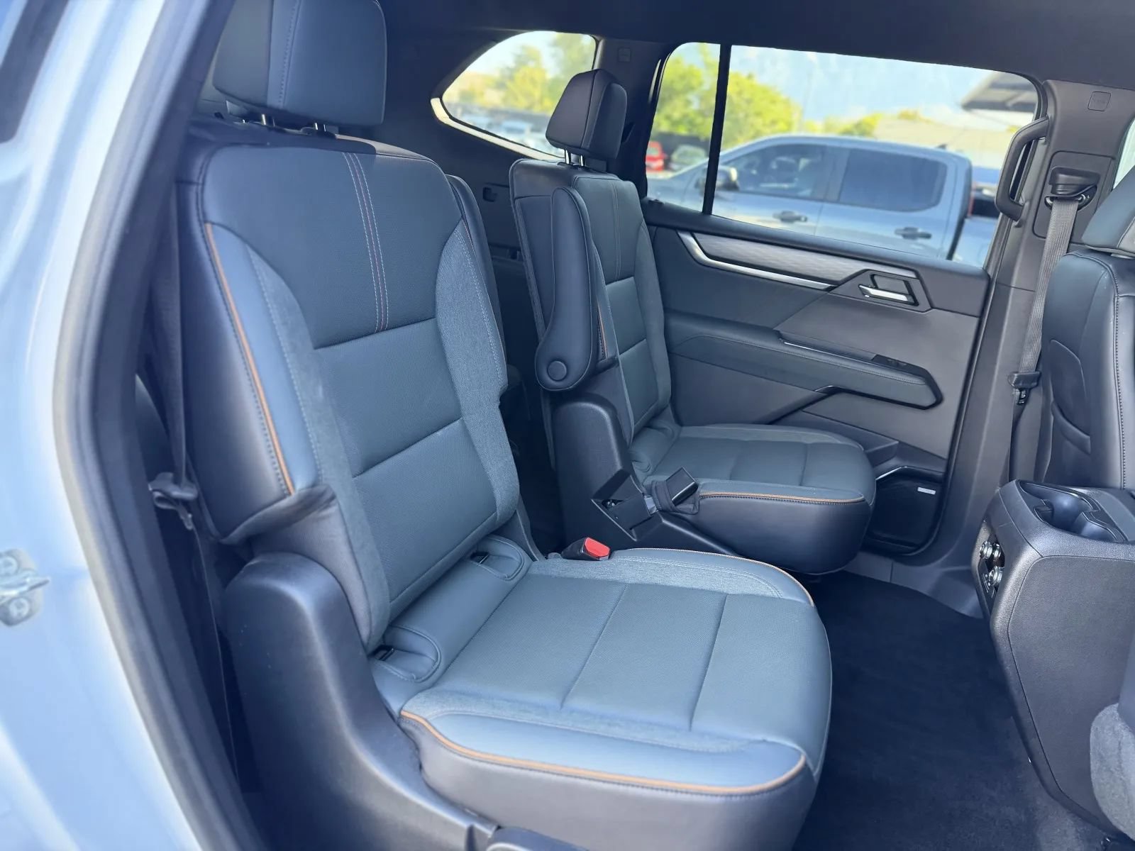 Used 2026 GMC Acadia AT4 w/ LPO, Floor Liner Package AWD/4WD image 20