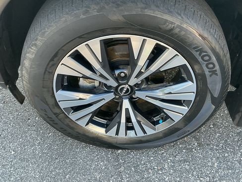 Used 2022 Nissan Rogue SV AWD/4WD image 10