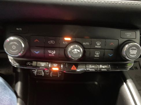 Used 2021 Dodge Durango SXT image 27
