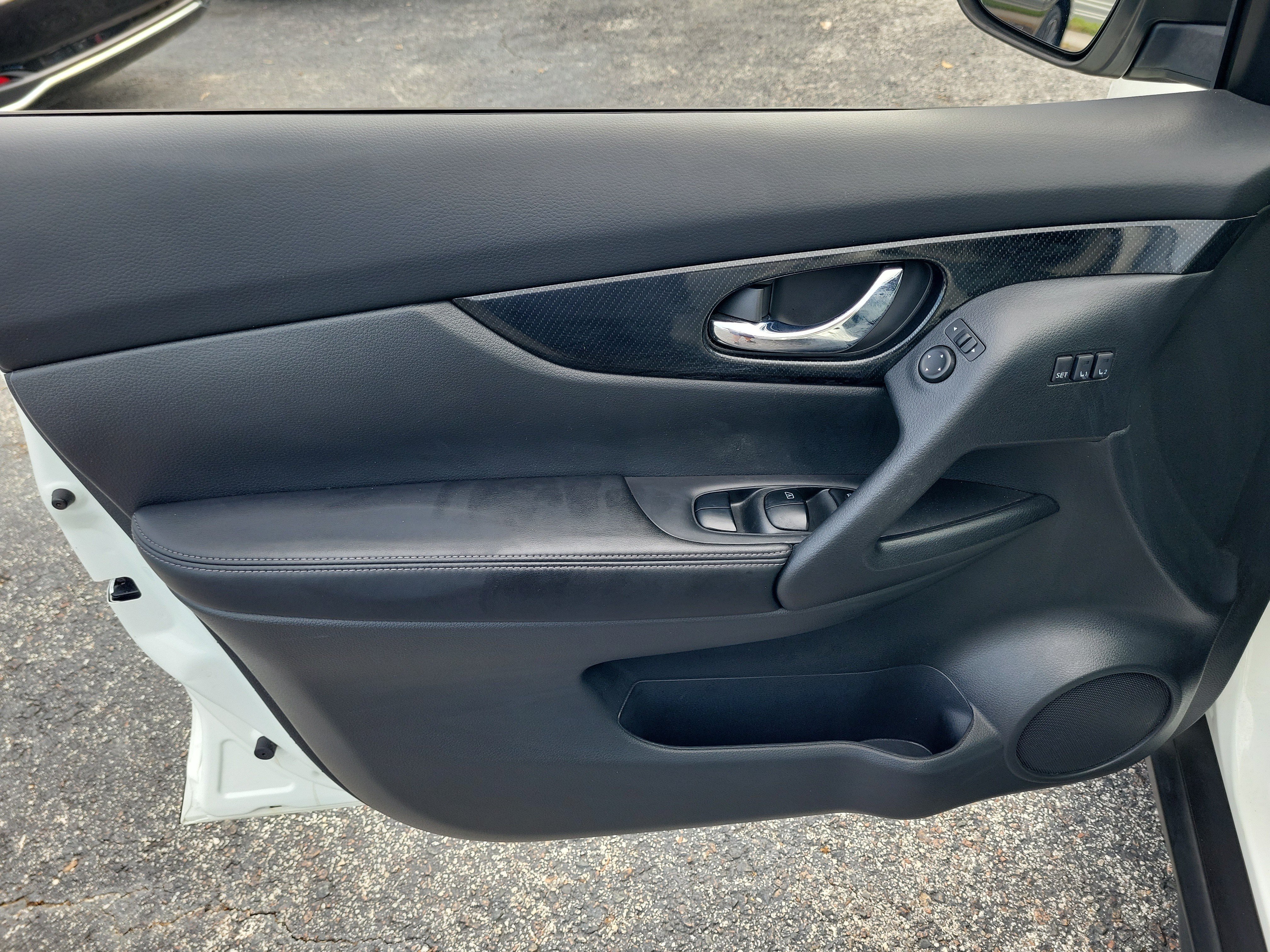 Used 2019 Nissan Rogue SL w/ Premium Package FWD image 9