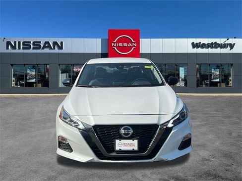Used 2022 Nissan Altima 2.5 SR image 2