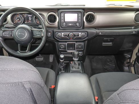 Used 2020 Jeep Gladiator Sport image 10