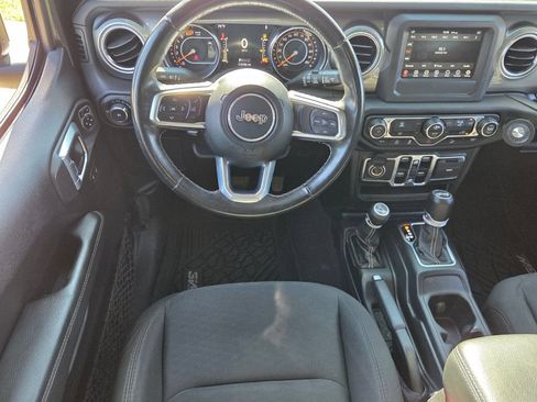 Used 2019 Jeep Wrangler Unlimited Sahara AWD/4WD image 5