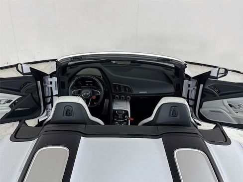 Used 2021 Audi R8 V10 w/ Premium Package image 28