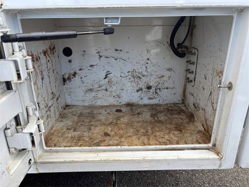 Used 2017 Ford F550 2WD Regular Cab Super Duty image 32