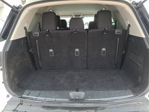 Used 2024 Nissan Pathfinder SV image 12