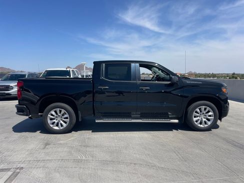 Used 2022 Chevrolet Silverado 1500 Custom RWD image 2