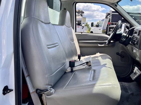 Used 1999 Ford F550 2WD Regular Cab Super Duty image 28