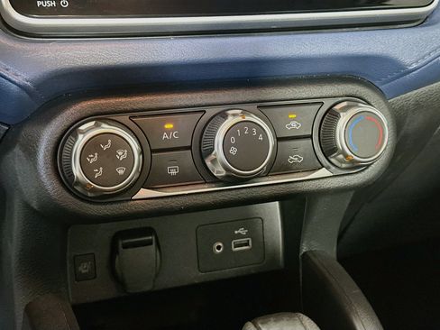 Used 2025 Nissan Versa SV FWD image 22