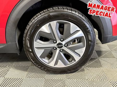 Used 2022 Kia Niro EX FWD image 30
