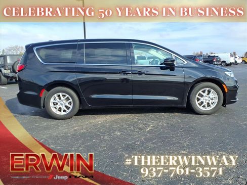 Certified 2024 Chrysler Pacifica Touring-L image 8