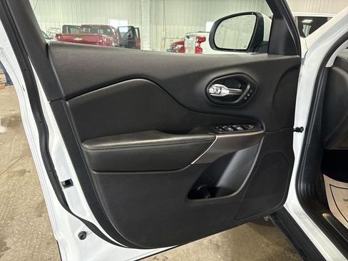 Used 2020 Jeep Cherokee Limited w/ Technology Group image 25