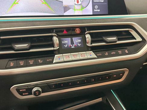 Used 2021 BMW X7 M50i image 16