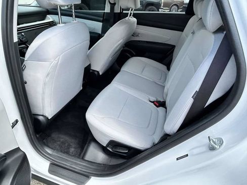 Certified 2025 Hyundai Tucson SE FWD image 8
