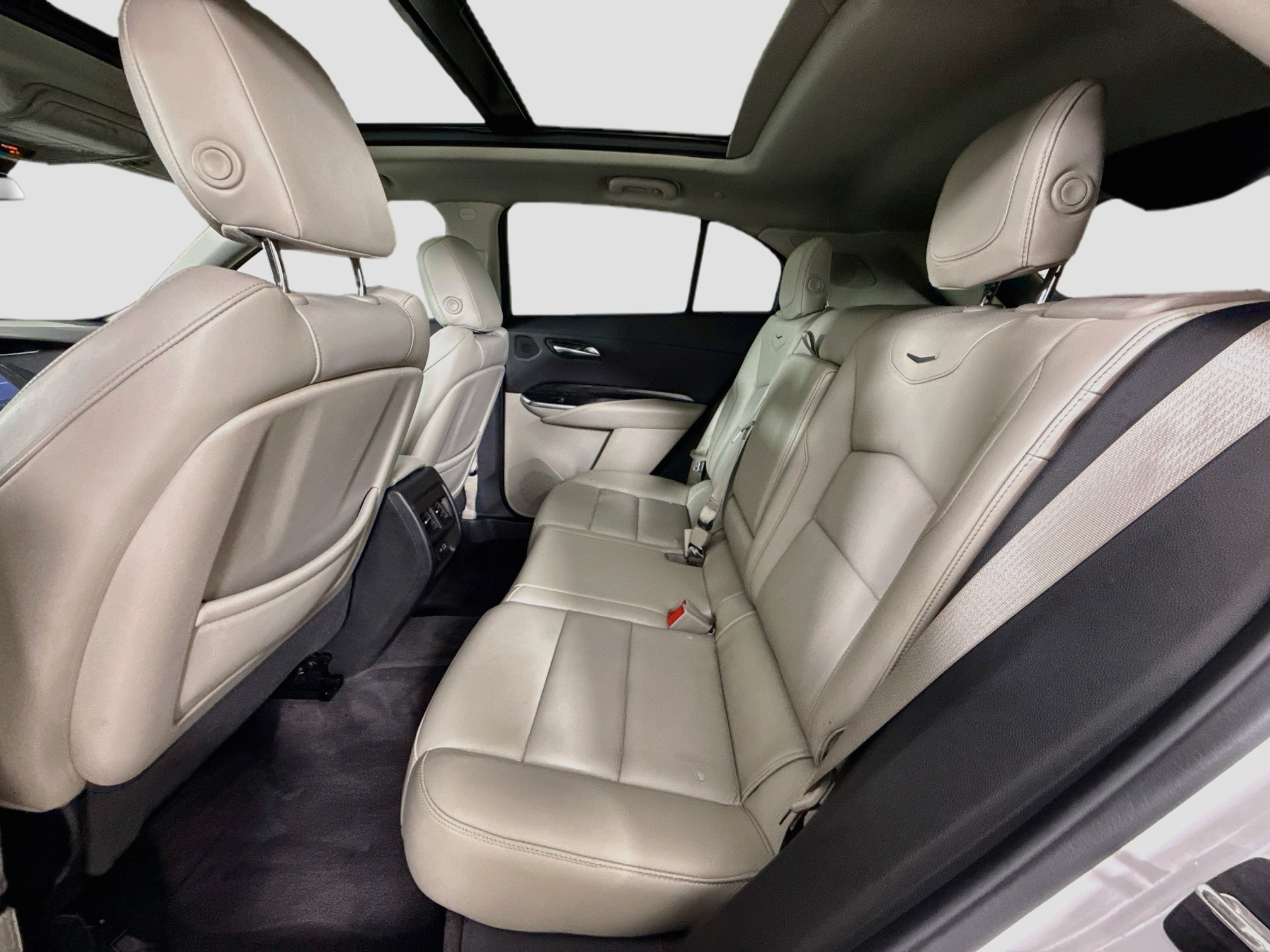 Used 2021 Cadillac XT4 Premium Luxury w/ Cold Weather Package FWD image 27
