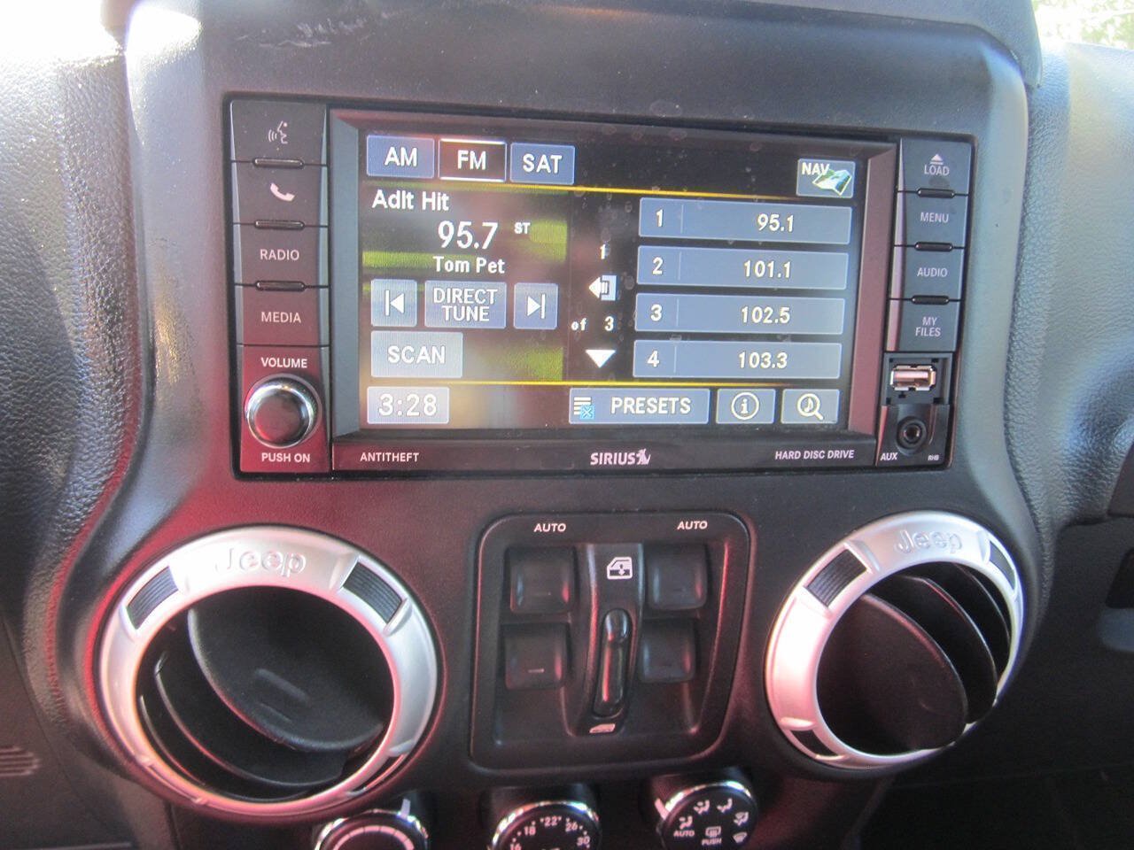 Used 2016 Jeep Wrangler Unlimited Rubicon w/ Max Tow Package AWD/4WD image 20