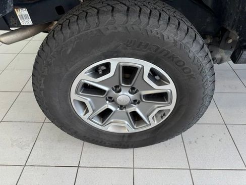 Used 2013 Jeep Wrangler Unlimited Rubicon w/ Connectivity Group AWD/4WD image 43