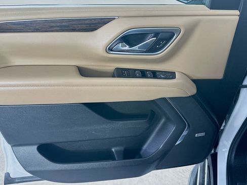 Used 2021 Chevrolet Suburban Premier w/ Premium Package image 25