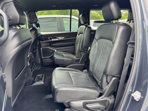 Used 2022 Jeep Wagoneer Series III w/ Flexible Seating Group AWD/4WD image 21