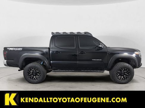 Used 2021 Toyota Tacoma TRD Off-Road AWD/4WD image 4