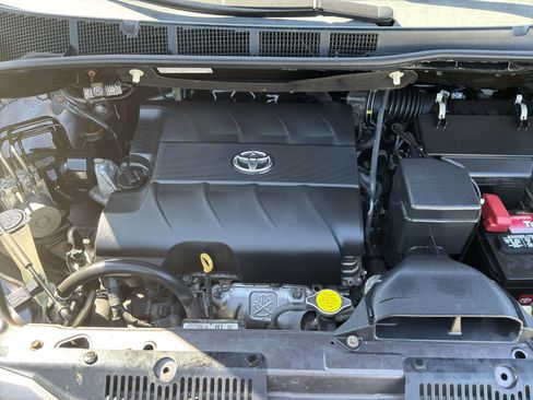 Used 2015 Toyota Sienna XLE w/ XLE Navigation Package FWD image 36