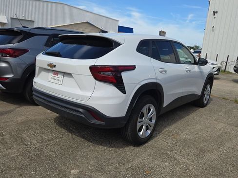 Used 2025 Chevrolet Trax LS FWD image 5