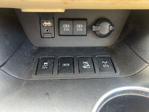 Used 2017 Toyota Highlander XLE AWD/4WD image 15