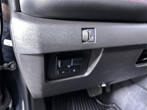 Used 2024 Chevrolet Colorado Z71 w/ Z71 Convenience Package 2 image 18