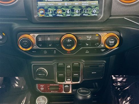 Used 2023 Jeep Gladiator Mojave w/ Cold Weather Group image 16