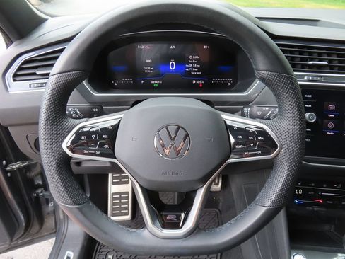 Used 2024 Volkswagen Tiguan SE R-Line AWD/4WD image 18