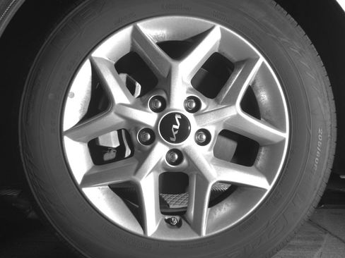 Used 2025 Kia Soul LX w/ LX Technology Package FWD image 12
