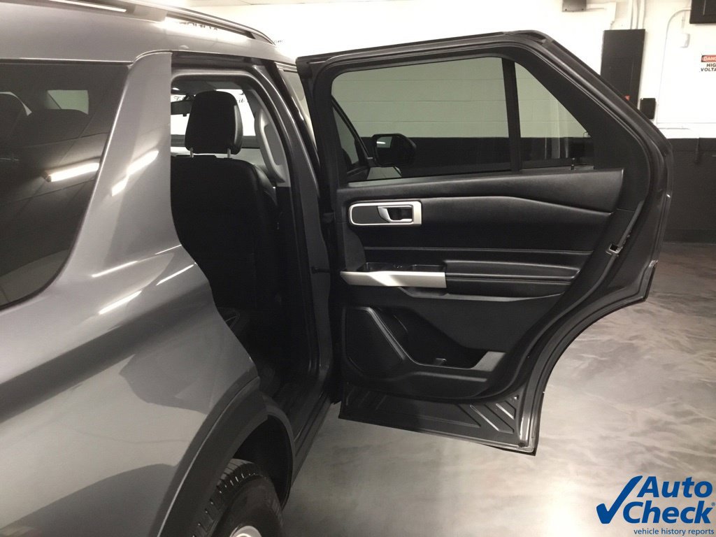 Used 2022 Ford Explorer XLT w/ Equipment Group 202A AWD/4WD image 36