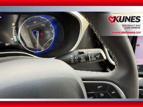 Used 2024 Chrysler Pacifica Touring-L FWD image 42