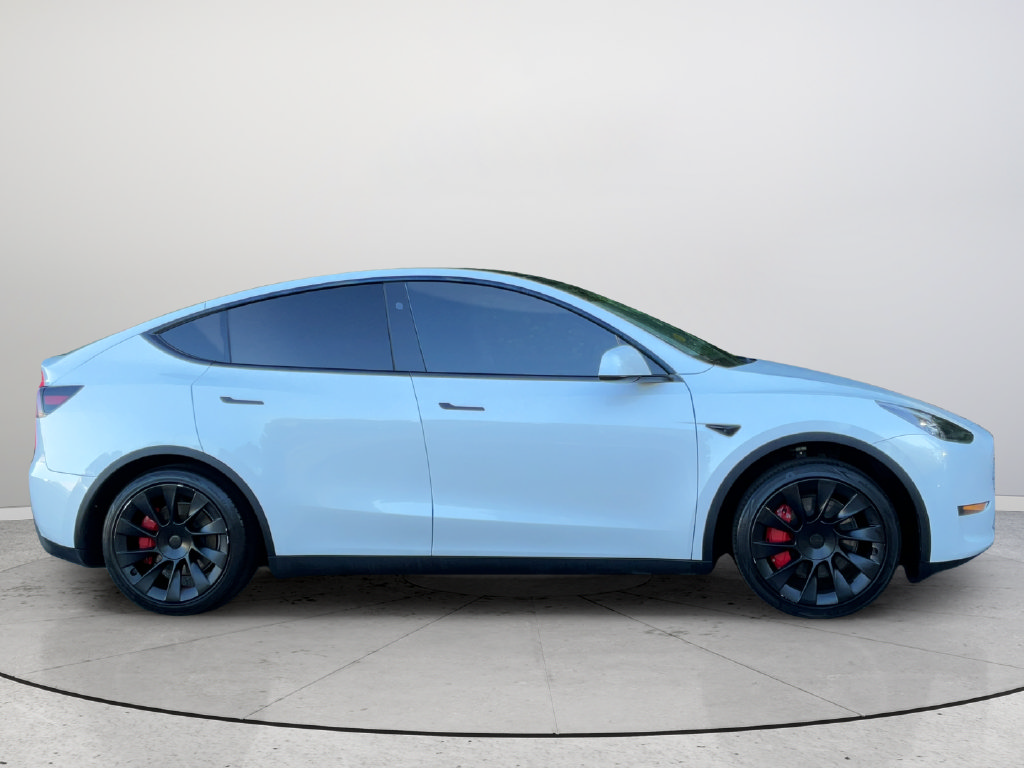 Used 2024 Tesla Model Y 2WD image 9