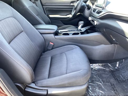 Used 2024 Nissan Altima 2.5 SV FWD image 11